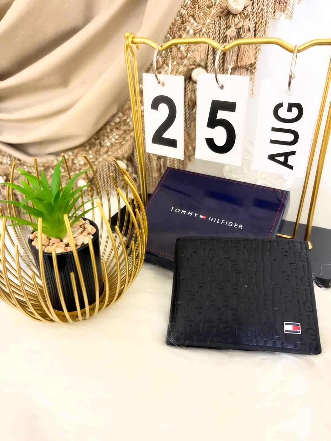 The Tommy Hilfiger Monogram Slimfold
