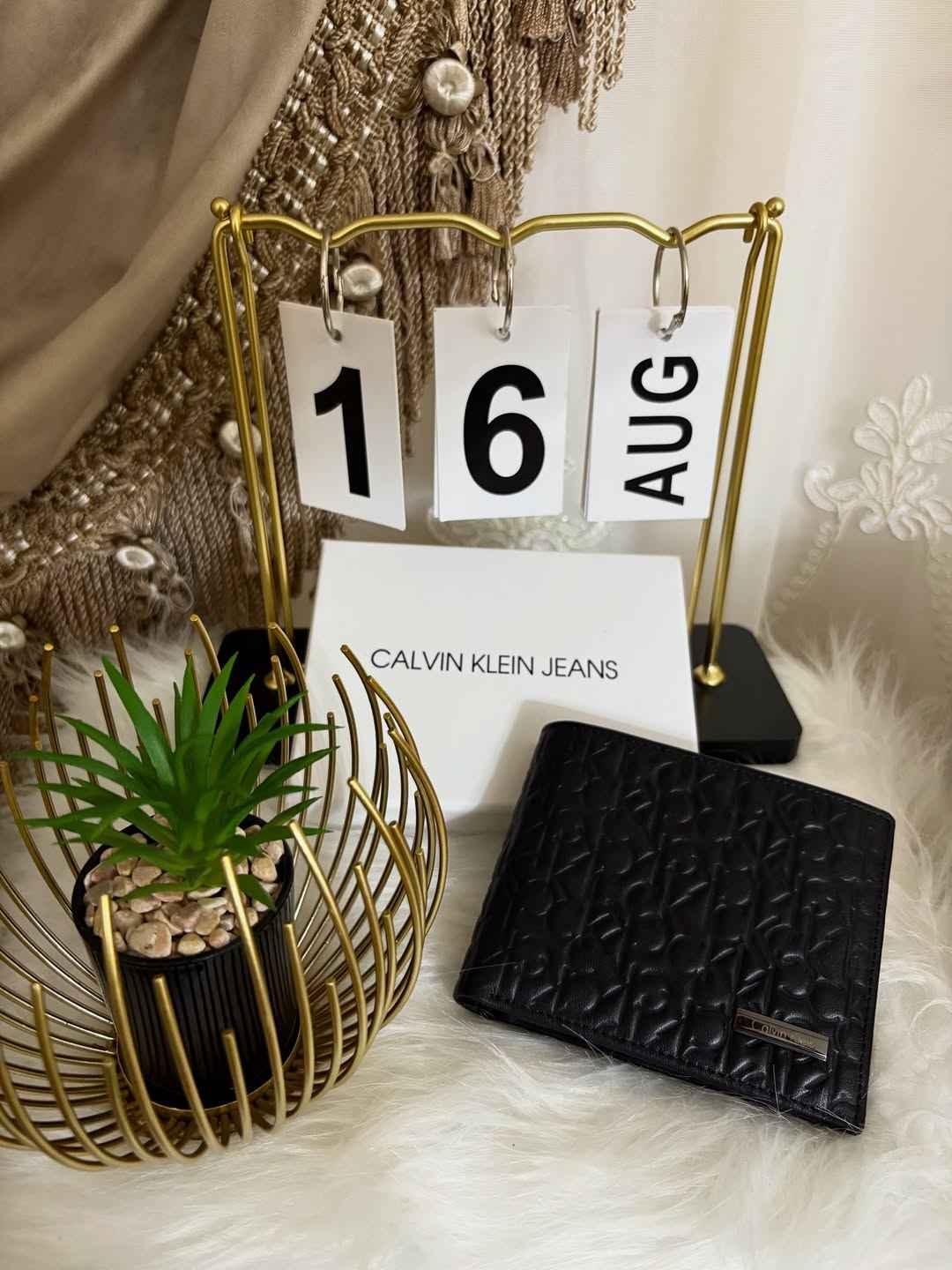 Calvin Klein Signature Fold