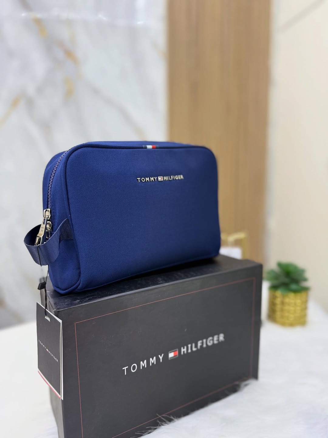 Tommy Hilfiger compact Handbag