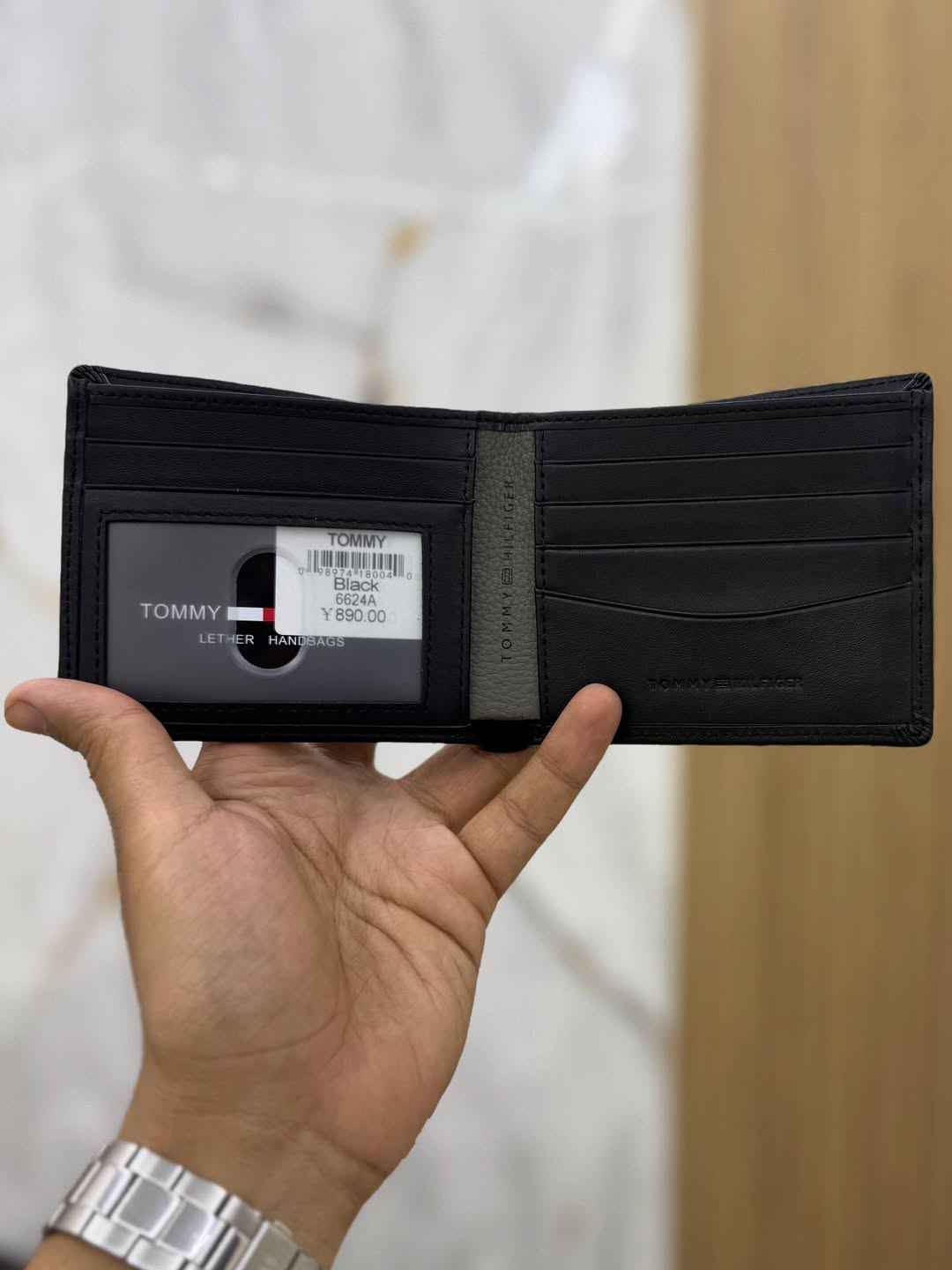 Tommy streamlined essentials