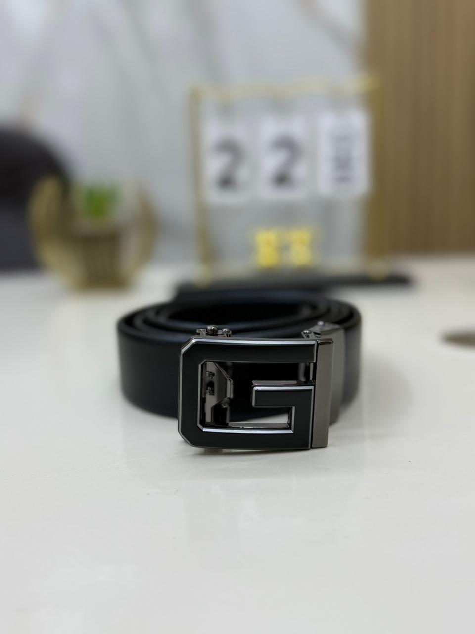 حزام أسود اللون من نوع G