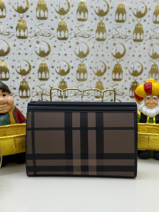 Patterned elegance Clutch