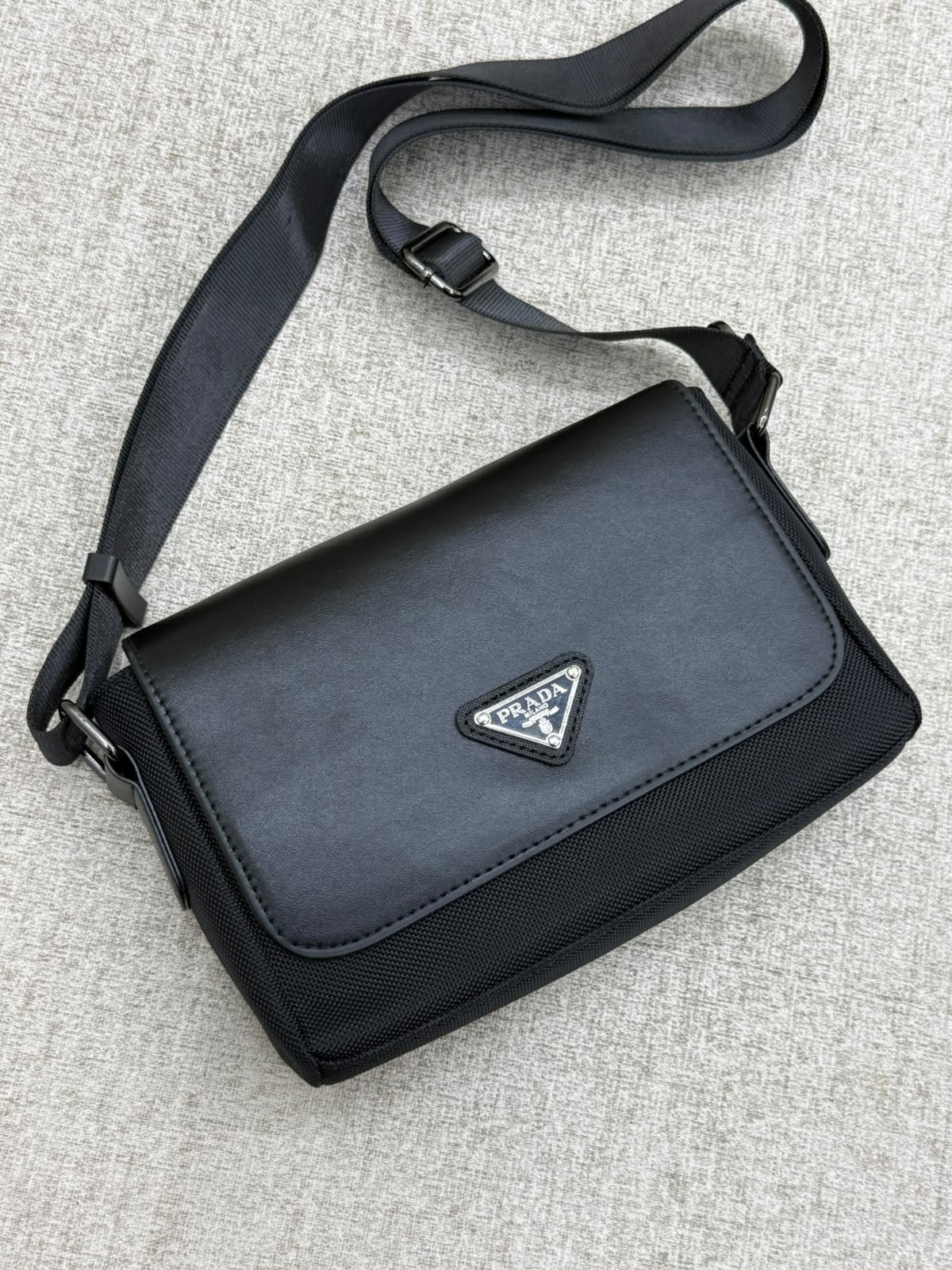 Chic Minimalist Shoulder Handbag