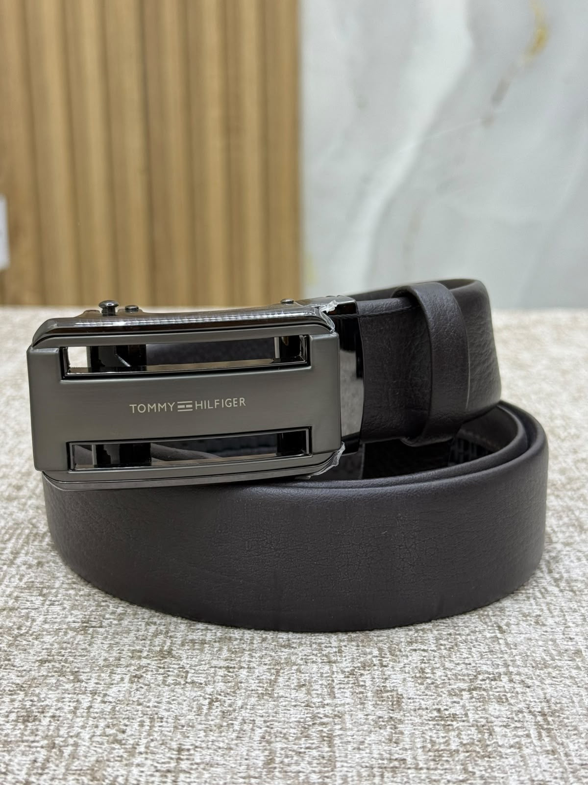 Signature Clasp Auto-Lock