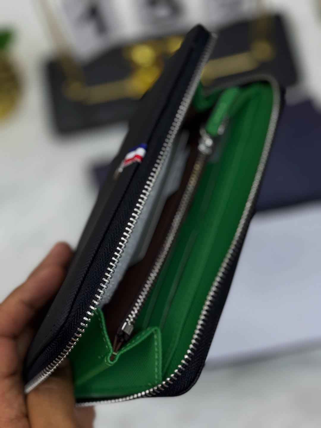 The Tommy Hilfiger Executive Zip
