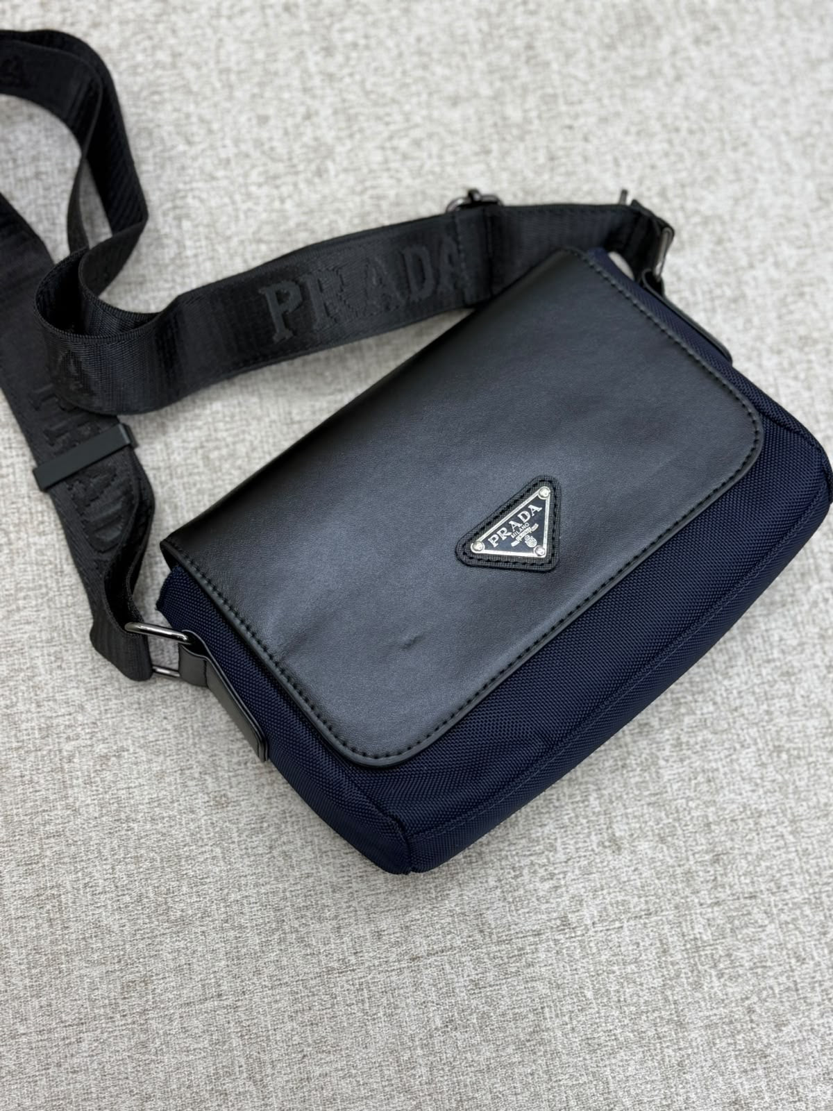 Chic Minimalist Shoulder Handbag