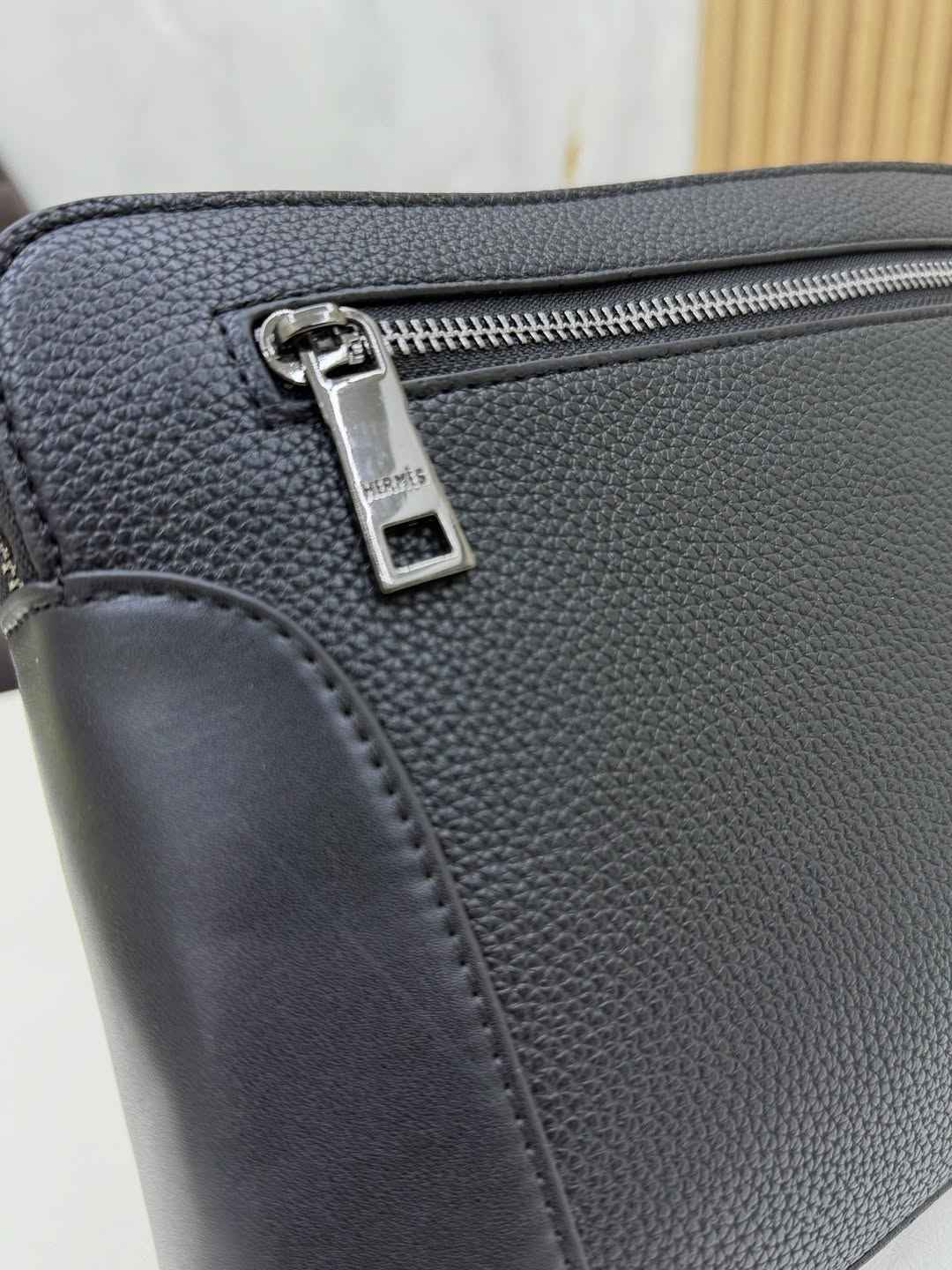 The Executive Hermès Carry