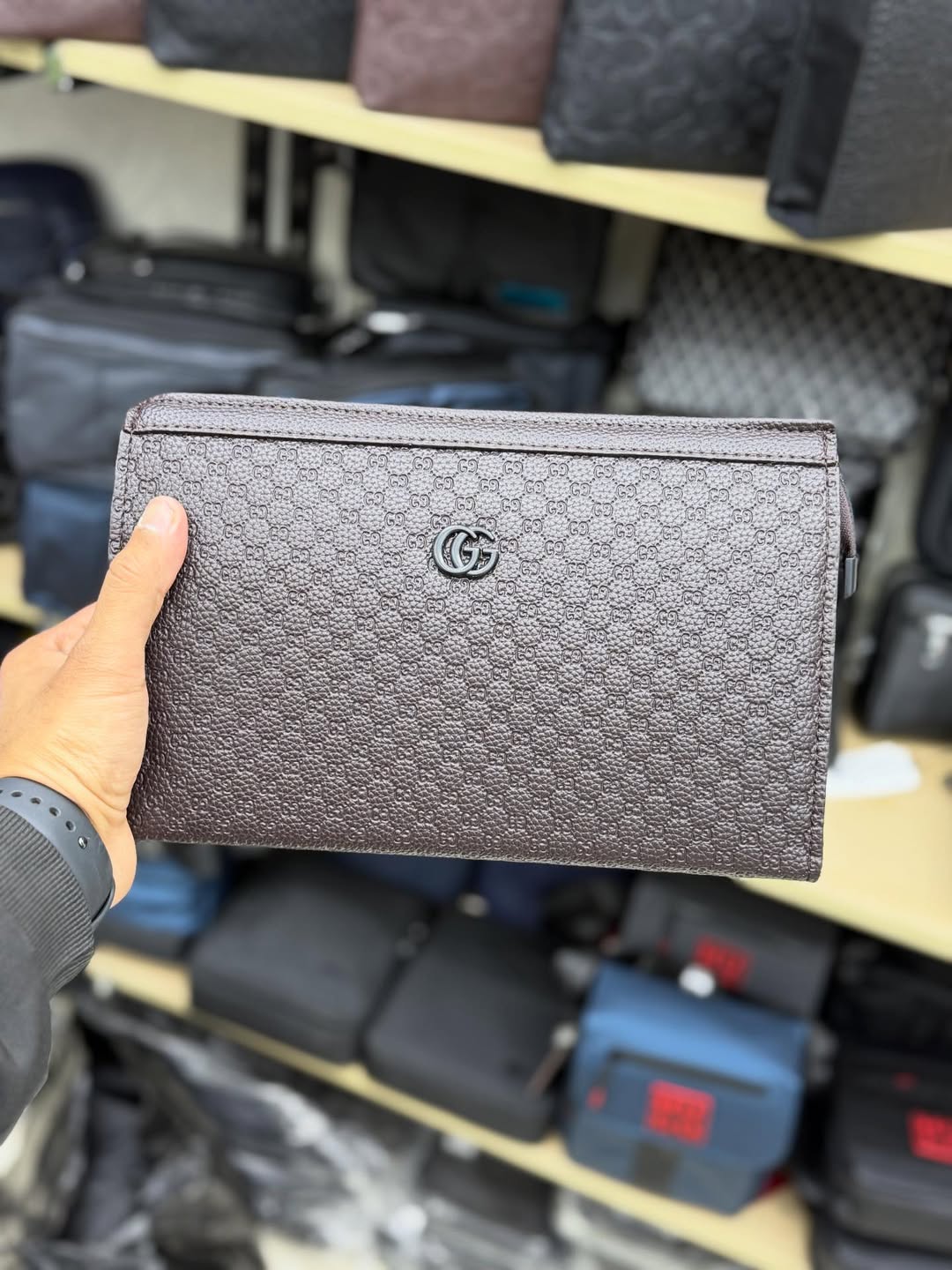 حقيبة غوتشي الفاخرة على شكل ظرف