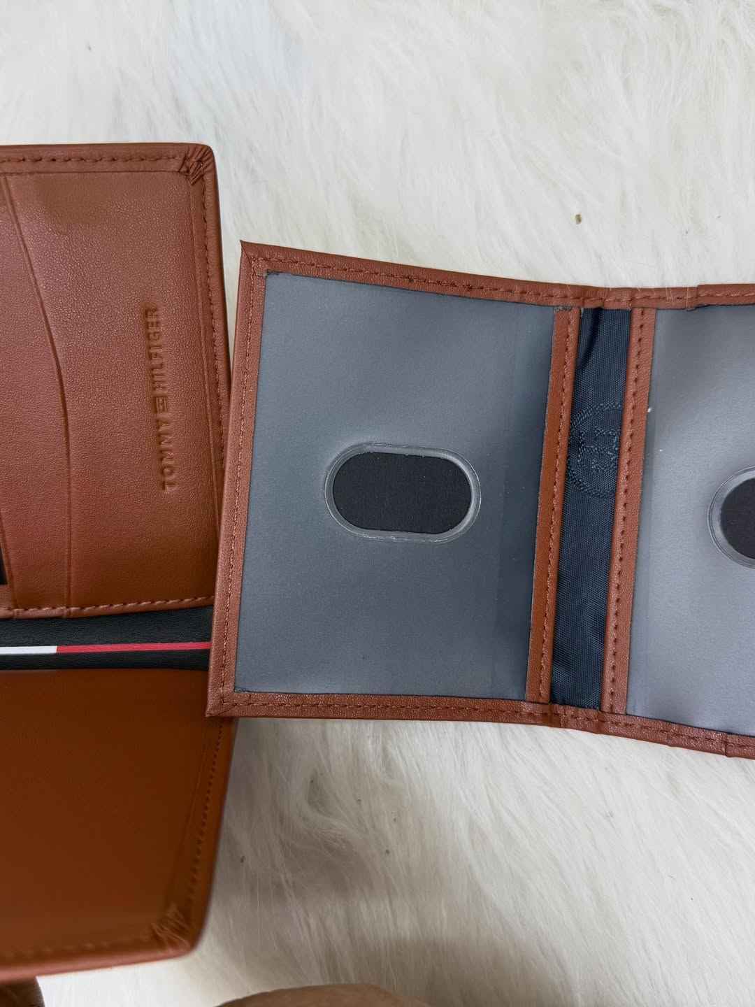 Tommy versatile carry wallet