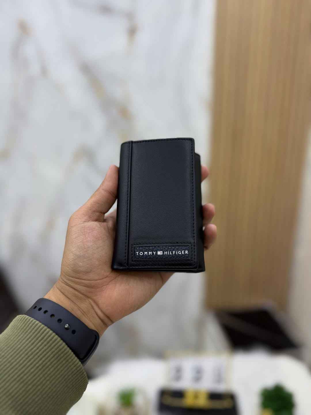 Tommy Hilfiger Signature Tri-fold wallet