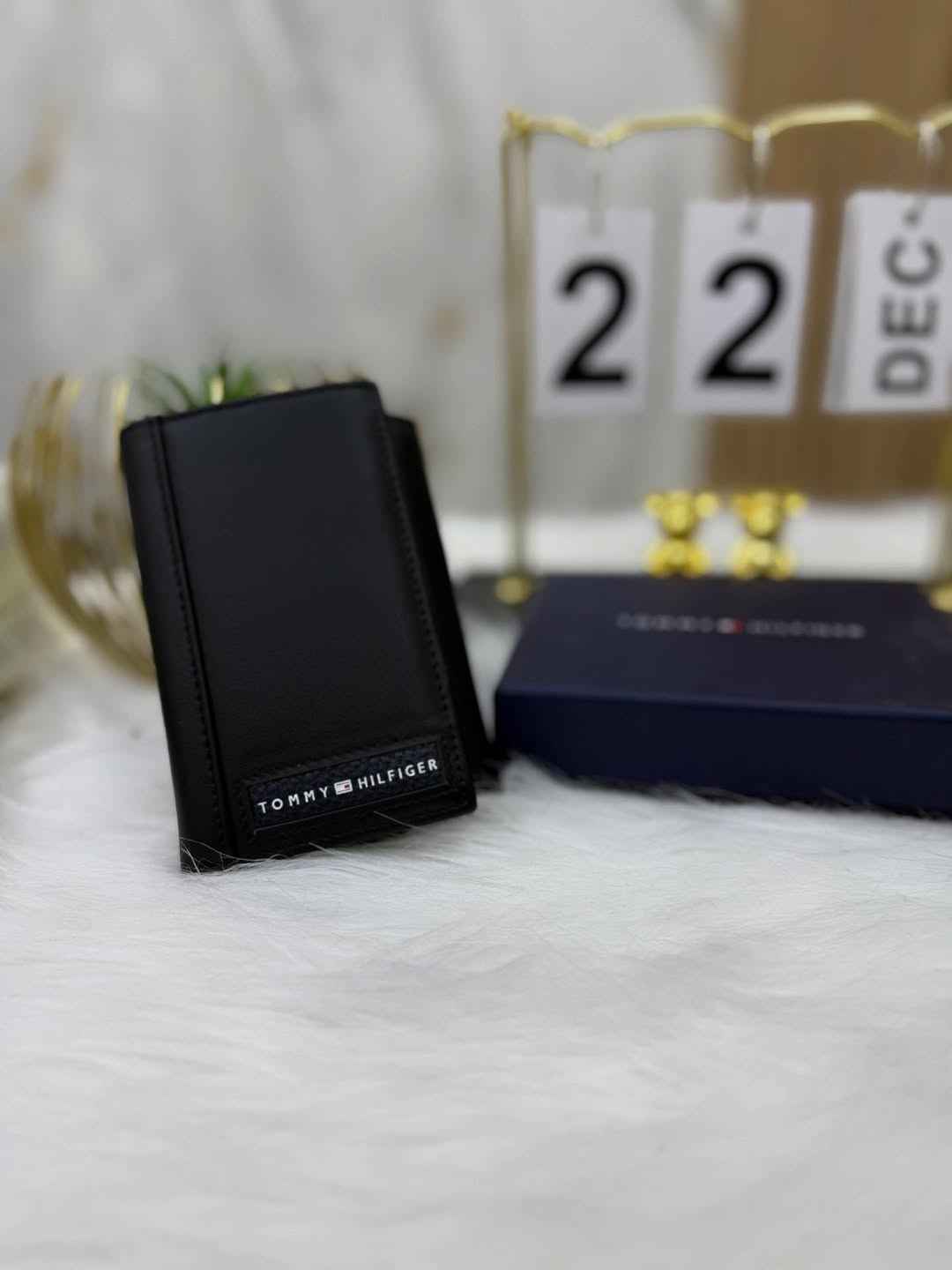 Tommy Hilfiger Signature Tri-fold wallet