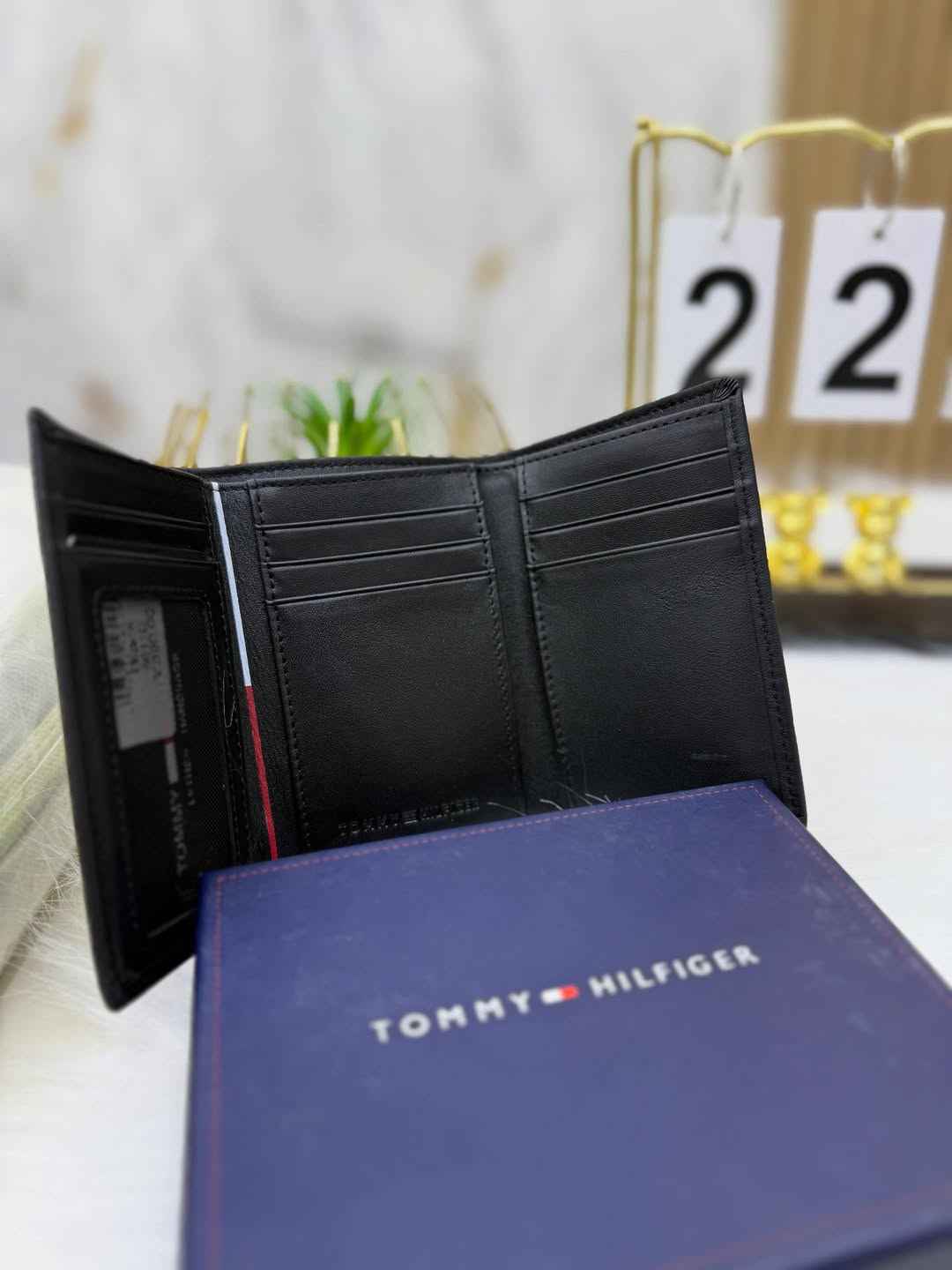 Tommy Hilfiger Signature Tri-fold wallet