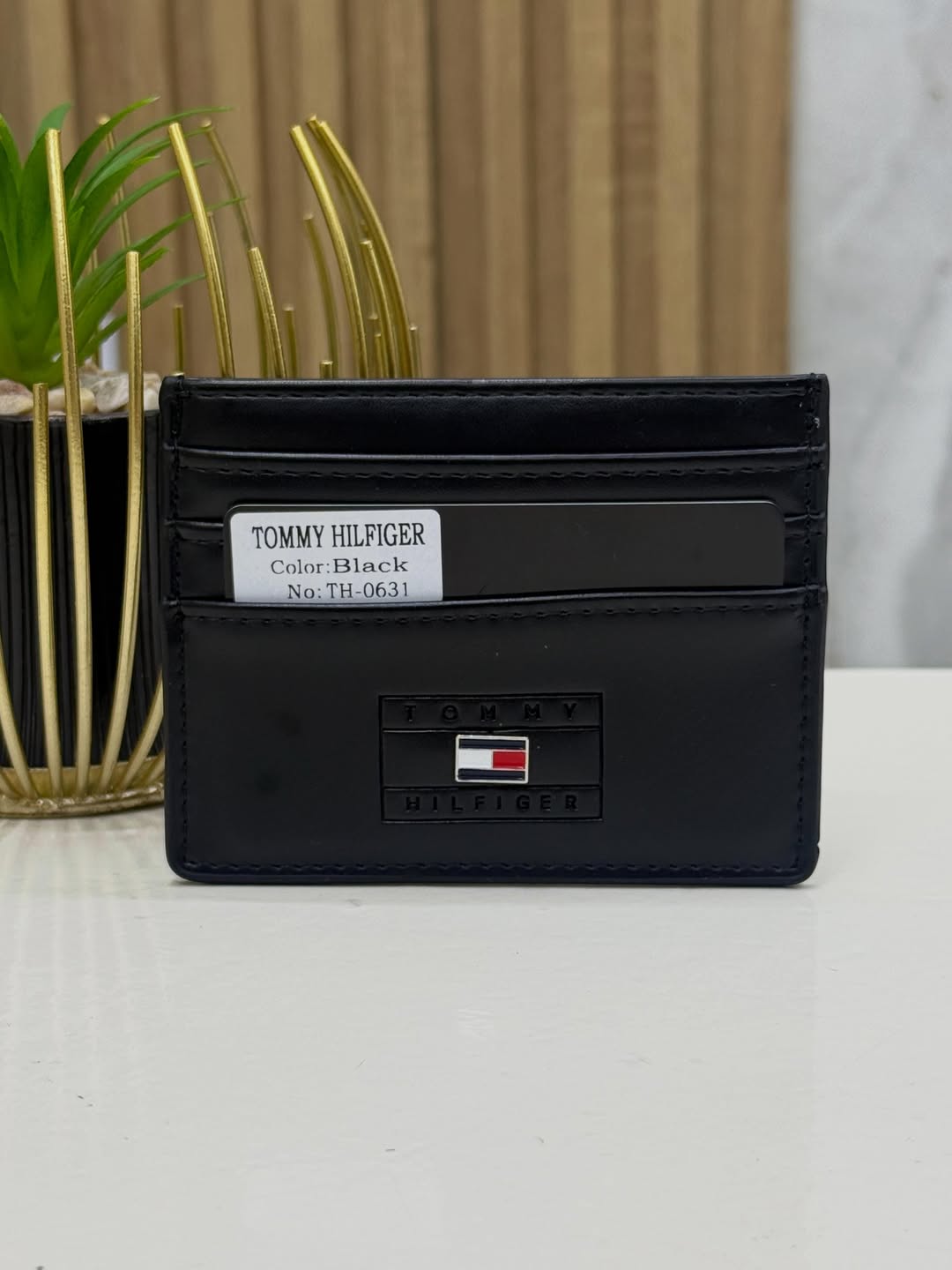Slick Detail Line Card Holder