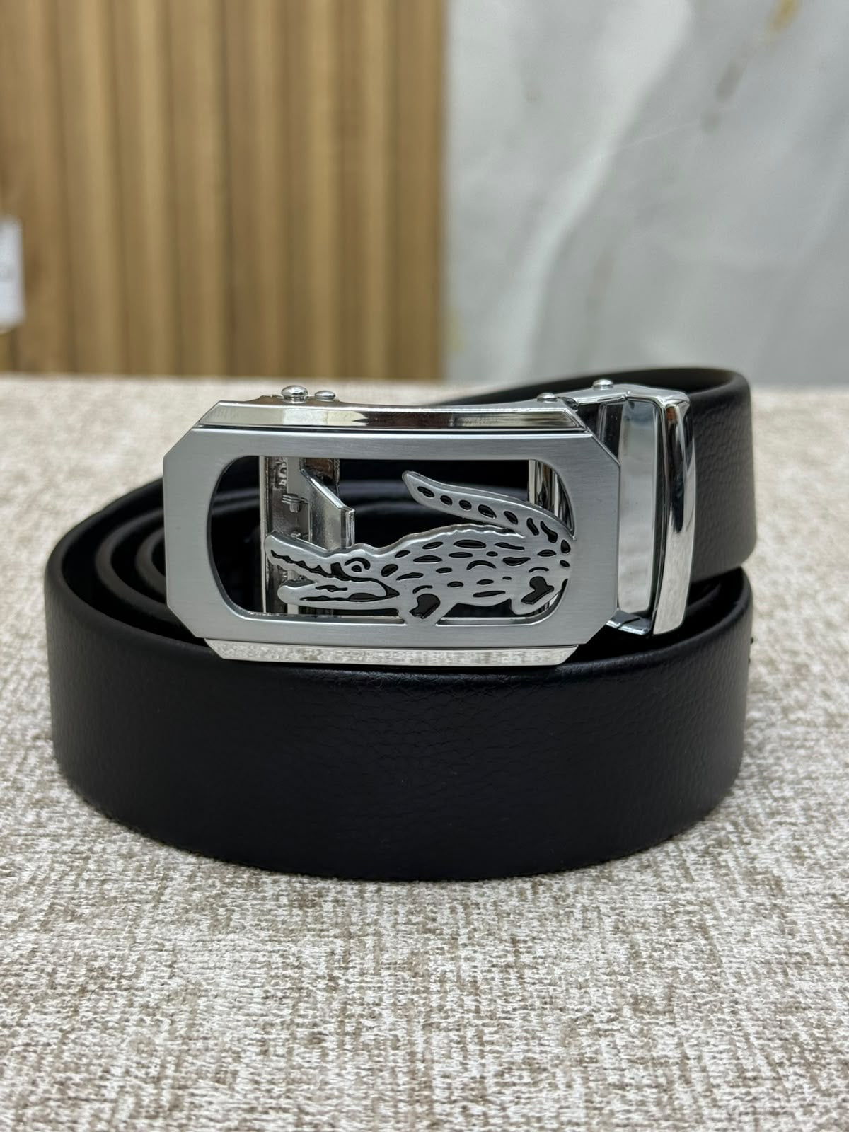 Signature Clasp Auto-Lock
