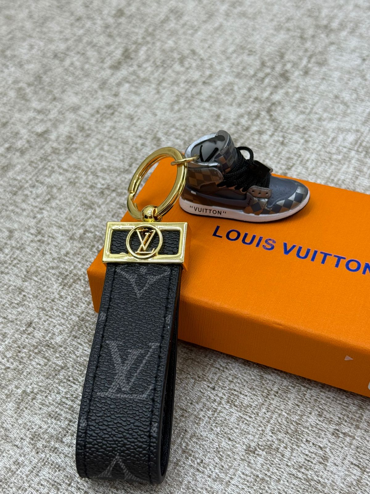 Check Pattern Pulse Keychain