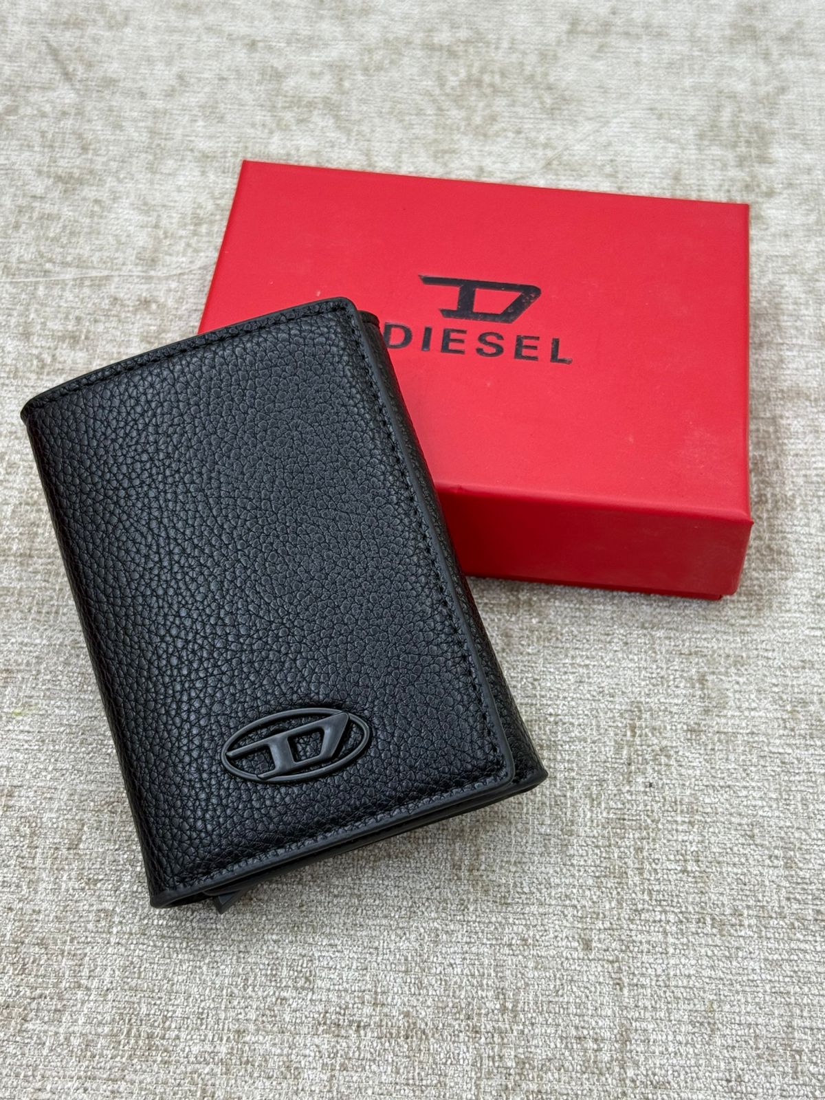 Diesel Pebbled Leather Vertical Men’s Wallet with Red Gift Box