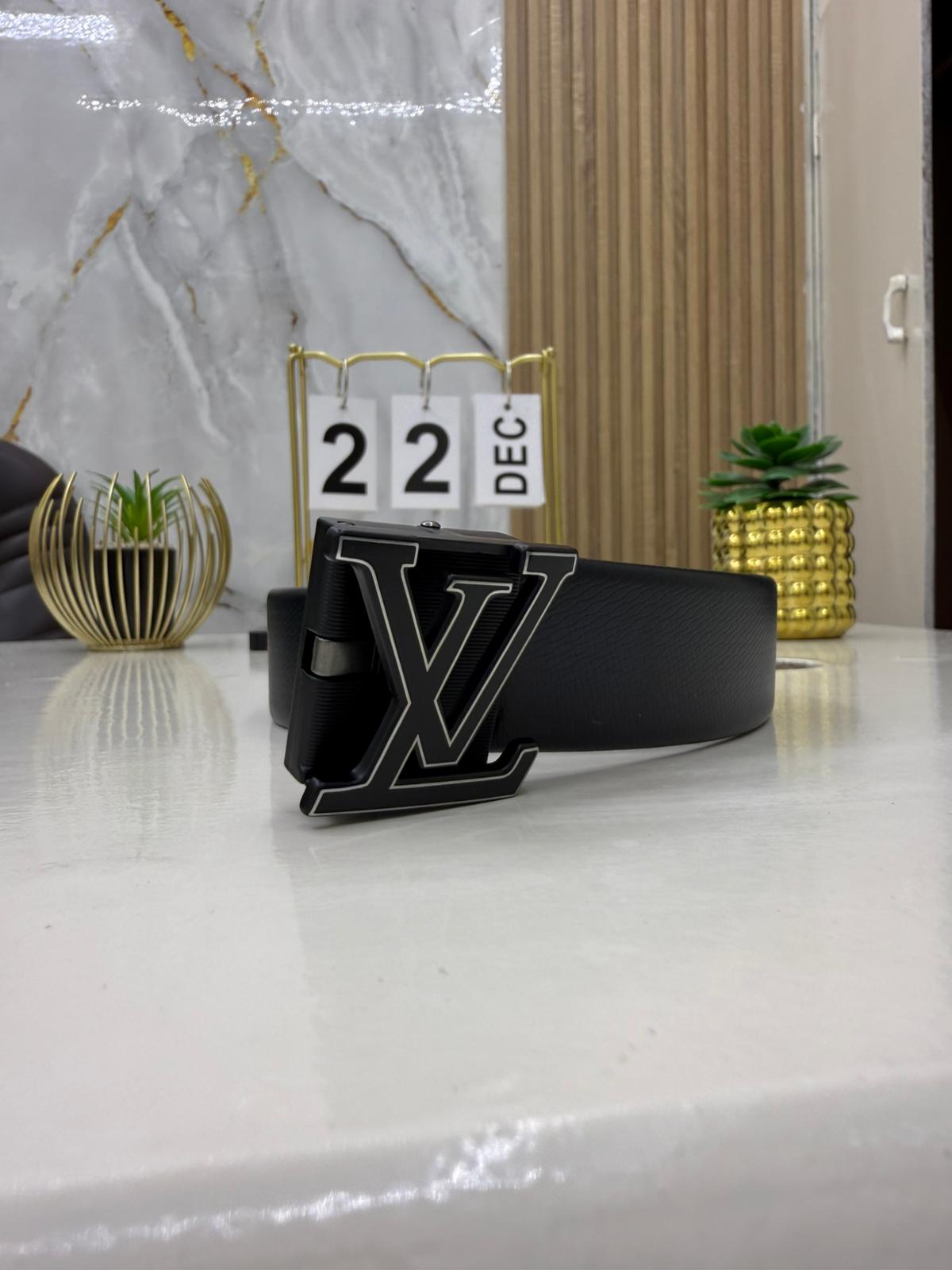 حزام لوحات LV