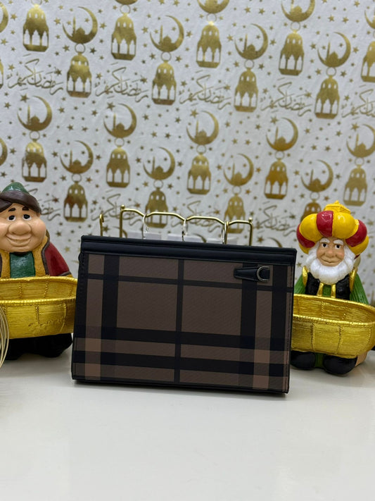Patterned elegance Clutch