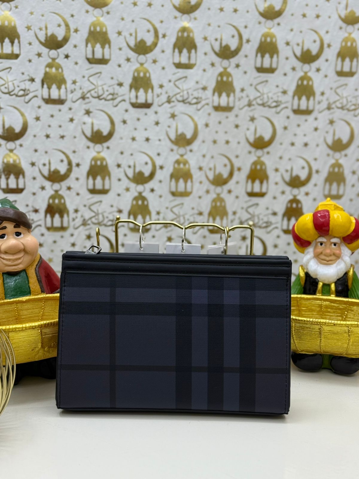 Patterned elegance Clutch