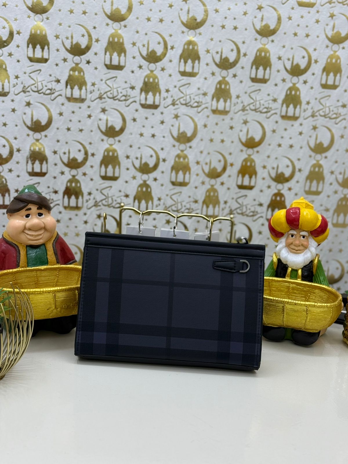 Patterned elegance Clutch