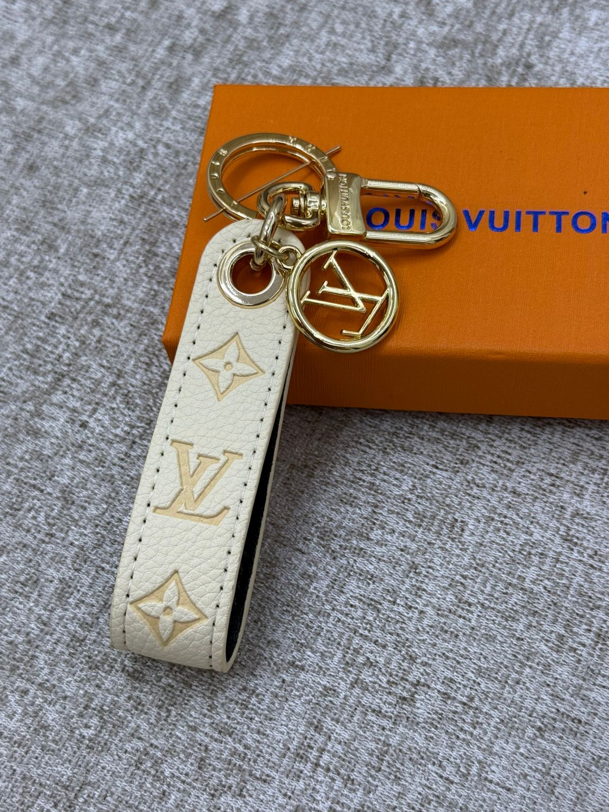 Louis Vuitton Apex Monogram keychain